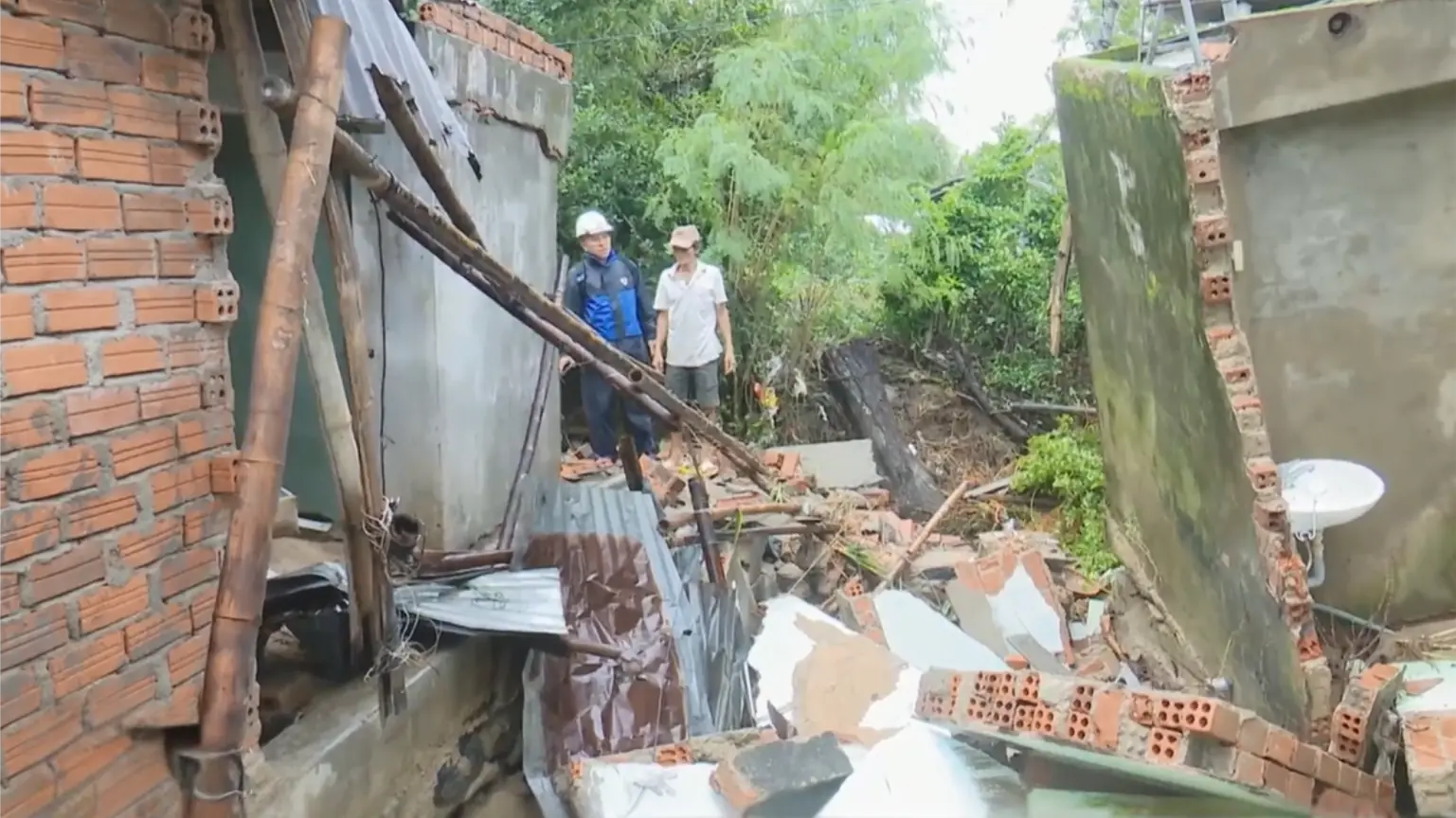 Mất nhà vì lũ dữ